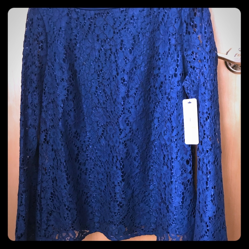 Laundry By  Shelly Segal beautiful blouse on sale!